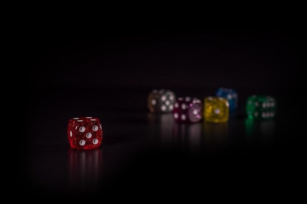 https://pixabay.com/photos/dice-gambling-game-light-675482/ 